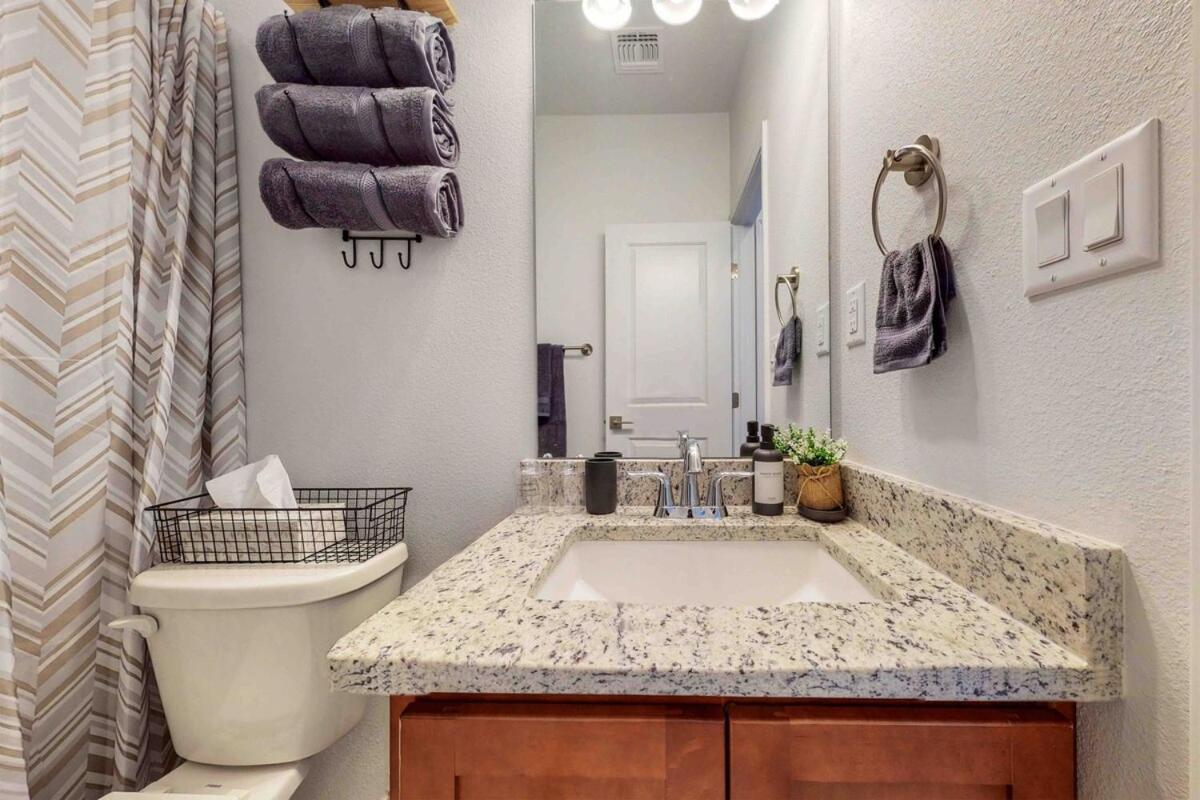 Modern Home 3Br Next To Airport, Netflix, Casino Albuquerque Exteriör bild